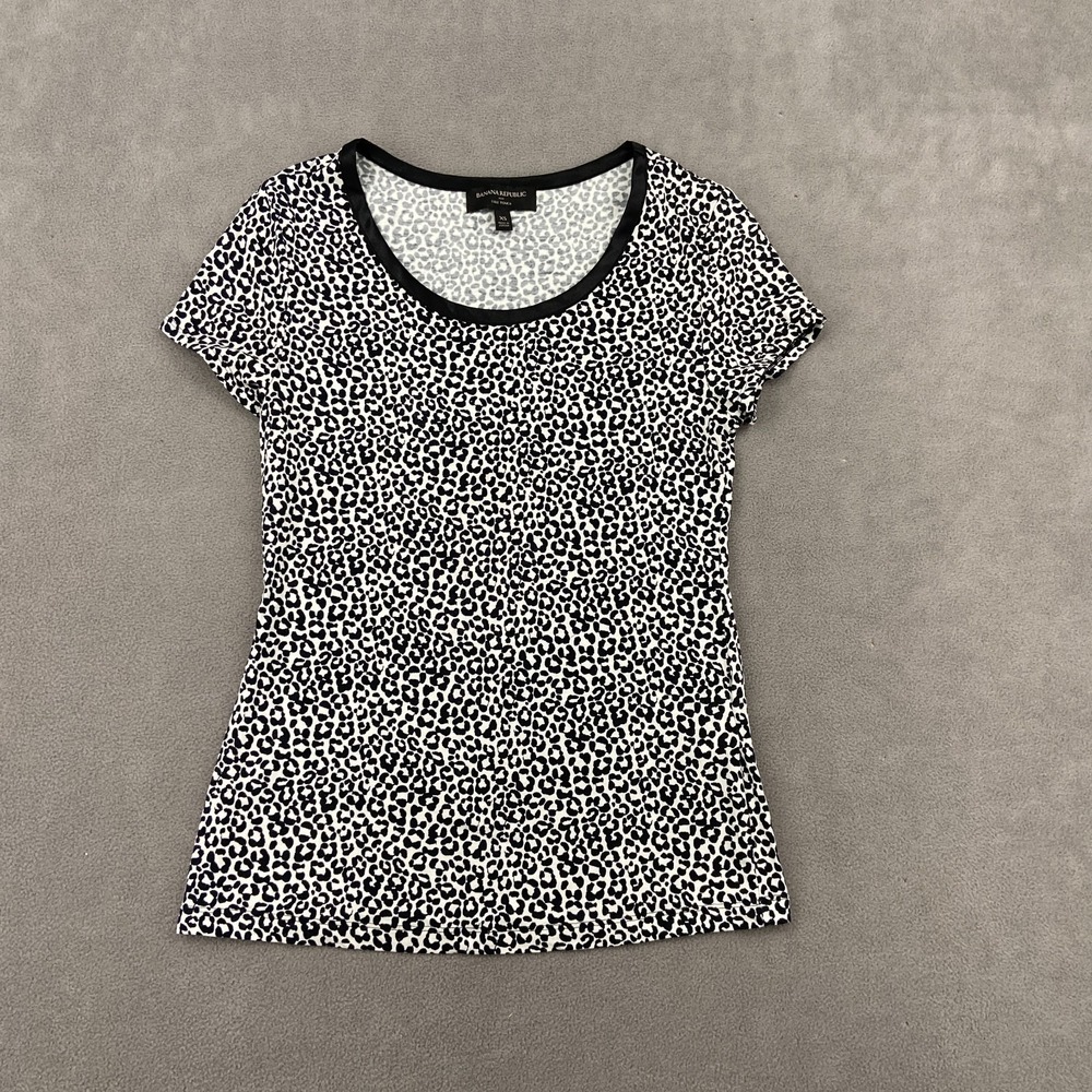 Banana Republic Luxe Touch T Shirt Womens XS White Black Leopard‎ Cap Sleeve